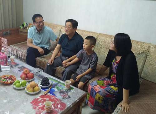 澄合分公司“八一”建軍節(jié)走訪慰問離退休復(fù)轉(zhuǎn)軍人