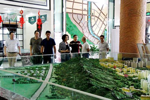 大秦置業(yè)公司組織業(yè)內(nèi)專家赴陜南地產(chǎn)考察交流