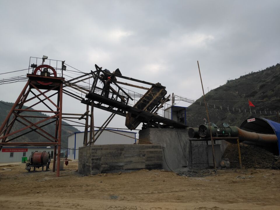 礦建二公司車村礦一號(hào)斜井井筒掘砌工程提升系統(tǒng)試運(yùn)營開始