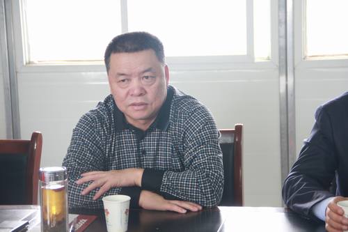 陜煤集團(tuán)總經(jīng)理助理、建設(shè)集團(tuán)聯(lián)合黨委書記、董事長寧興剛節(jié)日期間深入銅煤公司施工生產(chǎn)一線視察慰問