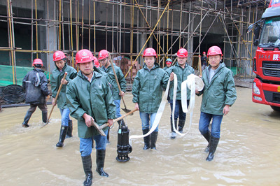 節(jié)日堅守保安全 雨季三防勇當先