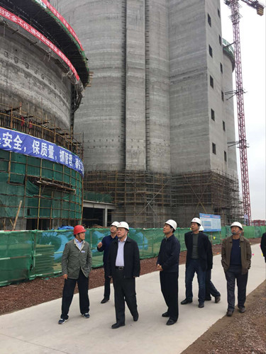 陜煤集團(tuán)總經(jīng)理助理、建設(shè)集團(tuán)聯(lián)合黨委書記、董事長寧興剛一行中秋節(jié)深入天工公司土建第二項(xiàng)目部走訪慰問