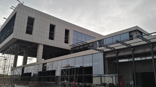 天工公司土建十七部小保當一號食堂項目建設初見成效