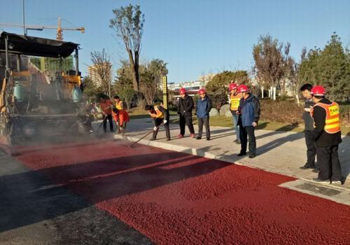追趕超越，完成彩色路面工程，實(shí)現(xiàn)第一階段目標(biāo)