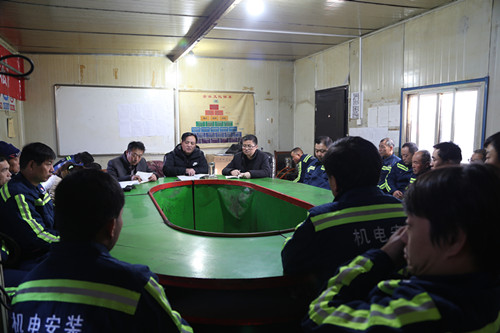 一堂生動的黨課