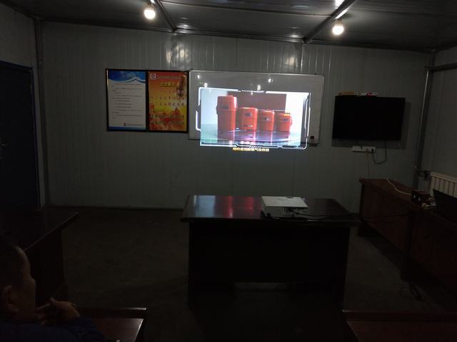 掘進公司曹家灘專題學(xué)習(xí)壓縮氧自救器操作方法