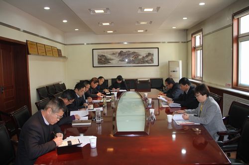 建設(shè)集團聯(lián)合黨委副書記、紀(jì)委書記、工會負(fù)責(zé)人侯本英深入銅煤公司督導(dǎo)黨委中心組學(xué)習(xí)研討