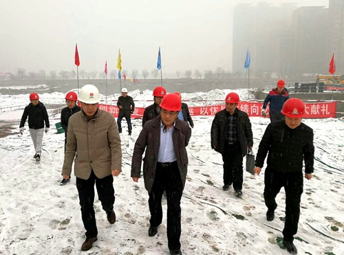 建設(shè)集團副總經(jīng)理王明智一行深入大秦置業(yè)公司藍(lán)山水岸項目檢查指導(dǎo)工作