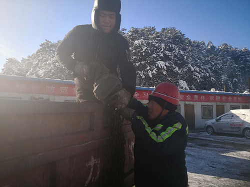 機電安裝公司建北項目部全力搶修皮帶保生產(chǎn)