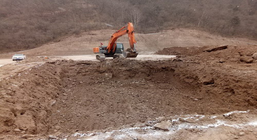 銅川分公司冶坪煤礦矸石倉(cāng)、通風(fēng)機(jī)房配電室等工程順利開工