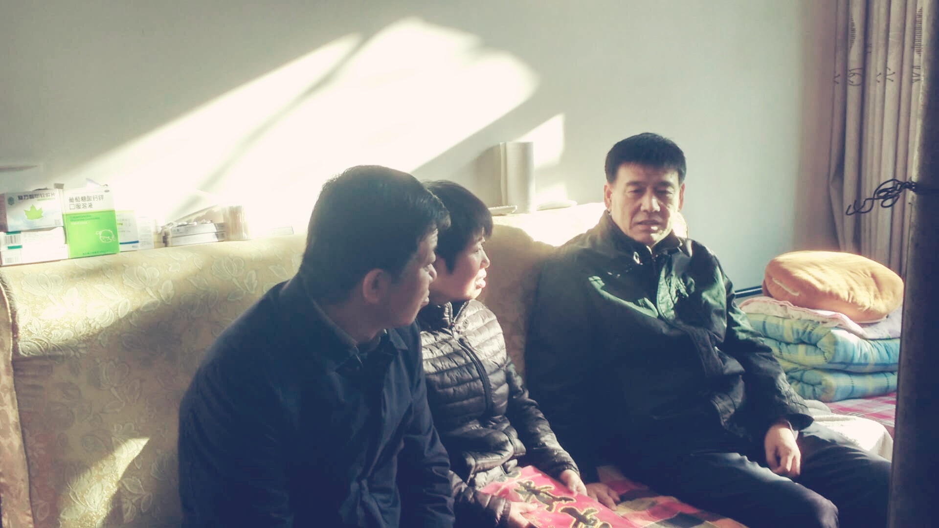 建設(shè)集團(tuán)聯(lián)合黨委副書記、紀(jì)委書記、工會主席侯本英一行慰問礦建三公司困難職工