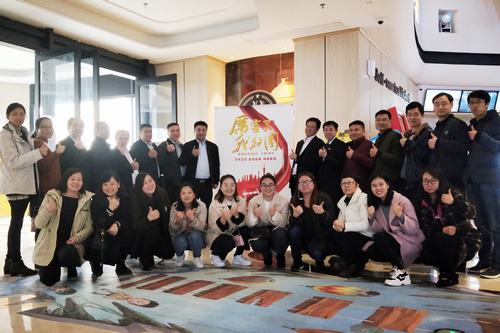 礦建二公司組團(tuán)觀看《厲害了，我的國(guó)》 為祖國(guó)打CALL