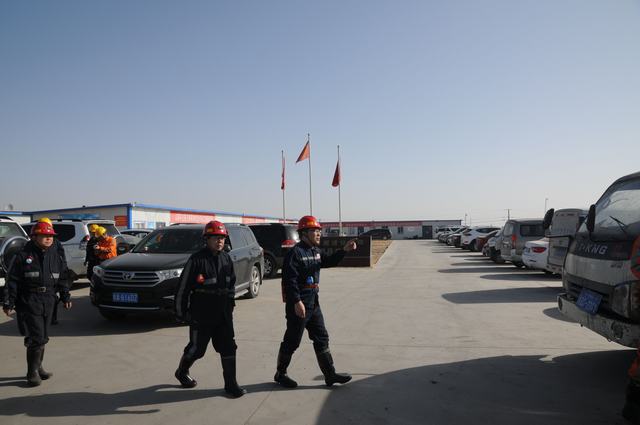 建設(shè)集團副總經(jīng)理王明智深入掘進(jìn)公司小保當(dāng)項目部一線檢查指導(dǎo)工作