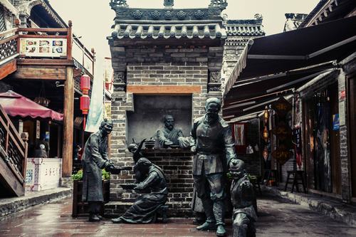 古城，春光里我向你走來