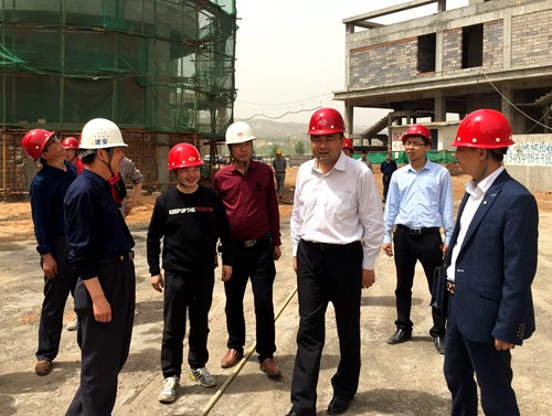 神木副市長賀若玉一行蒞臨神南華府項目檢查指導安全生產工作