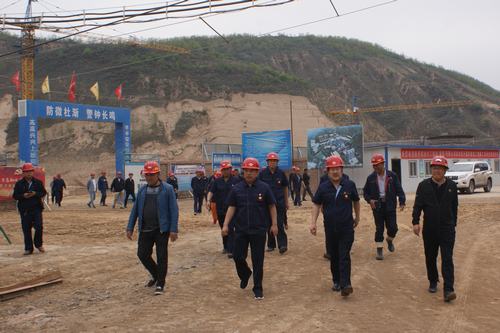 延能集團黨委書記、董事長劉浩興一行蒞臨視察陜煤建設集團礦建二公司車村項目部