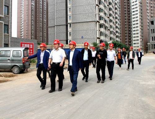 寧興剛、王明智一行深入銅煤1#、2#住宅小區(qū)施工現(xiàn)場調(diào)研指導(dǎo)工作