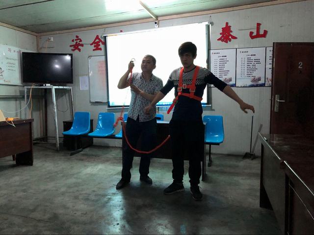 陜煤建設掘進公司北翼項目部現身說教加強高空作業(yè)過程控制