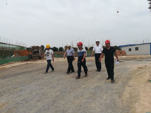 寧興剛蒞臨陜煤建設(shè)天工公司清源小區(qū)工地檢查指導工作