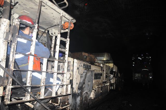 陜煤建設(shè)掘進公司小保當項目部112201外回風(fēng)順槽與切眼順利貫通