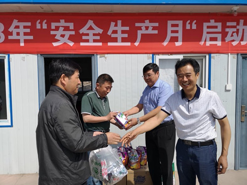 炎炎夏日送清涼  點點關(guān)懷傳真情