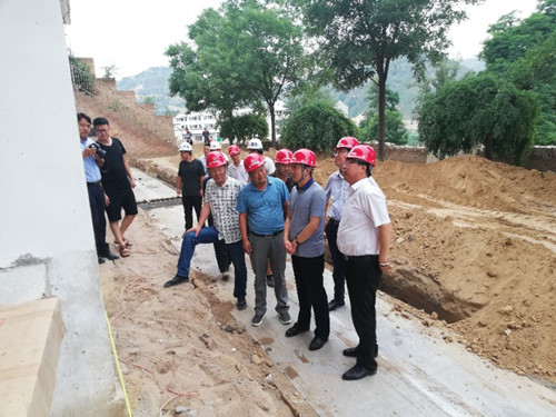 陜煤集團總經理助理、榆林合力產業(yè)扶貧公司董事長范京道蒞臨陜煤建設天工公司清澗紅棗深加工項目視察指導工作