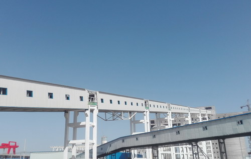 陜煤建設(shè)銅川公司小保當(dāng)一號(hào)主斜井井口房至最終篩分車(chē)間棧橋工程順利通過(guò)主體驗(yàn)收