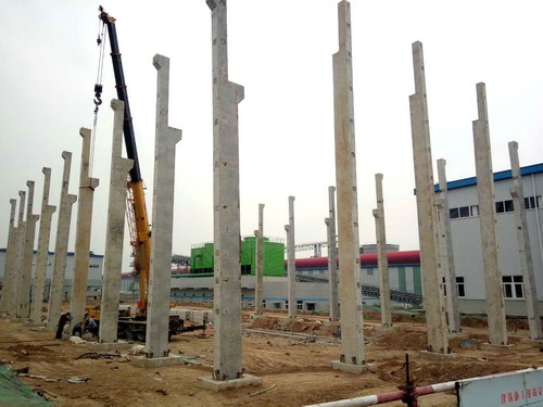 陜煤建設(shè)銅川分公司：鋁鎂合金項目抬包車間預(yù)制柱順利吊裝