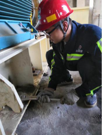 中秋佳節(jié)，我們?cè)诠さ?></div>
                                <div   id=