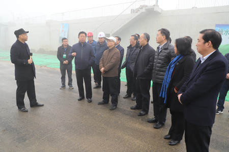 漢中市市長方紅衛(wèi)視察陜煤建設(shè)漢中分公司鋪鎮(zhèn)污水廠截污干管項目