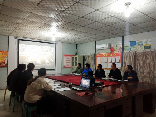 陜煤建設(shè)澄合分公司第十二項(xiàng)目部開展“全國交通安全日”宣傳教育活動(dòng)