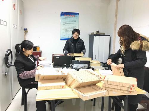 卷黃怕得無(wú)人閱 重?fù)Q妝容貌比花