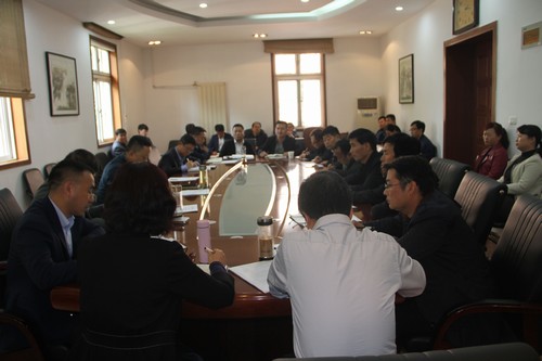 陜煤建設(shè)銅煤公司組織傳達(dá)“講政治、敢擔(dān)當(dāng)、轉(zhuǎn)作風(fēng)”專(zhuān)題教育暨集中開(kāi)展違規(guī)收送禮金問(wèn)題專(zhuān)項(xiàng)整治工作部署會(huì)議精神