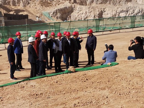 銅川市委書記楊長亞一行蒞臨陜煤建設(shè)銅煤公司承建的年產(chǎn)20萬噸固體廢物收集、貯運(yùn)及預(yù)處理項(xiàng)目檢查指導(dǎo)工作