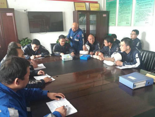 陜煤建設(shè)洗選煤運(yùn)營(yíng)公司洗煤廠(chǎng)：開(kāi)好班前會(huì)彈好安全“前奏曲”