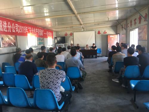 陜煤建設(shè)掘進公司：安全咨詢?nèi)赵谛袆?></div>
                                <div   id=