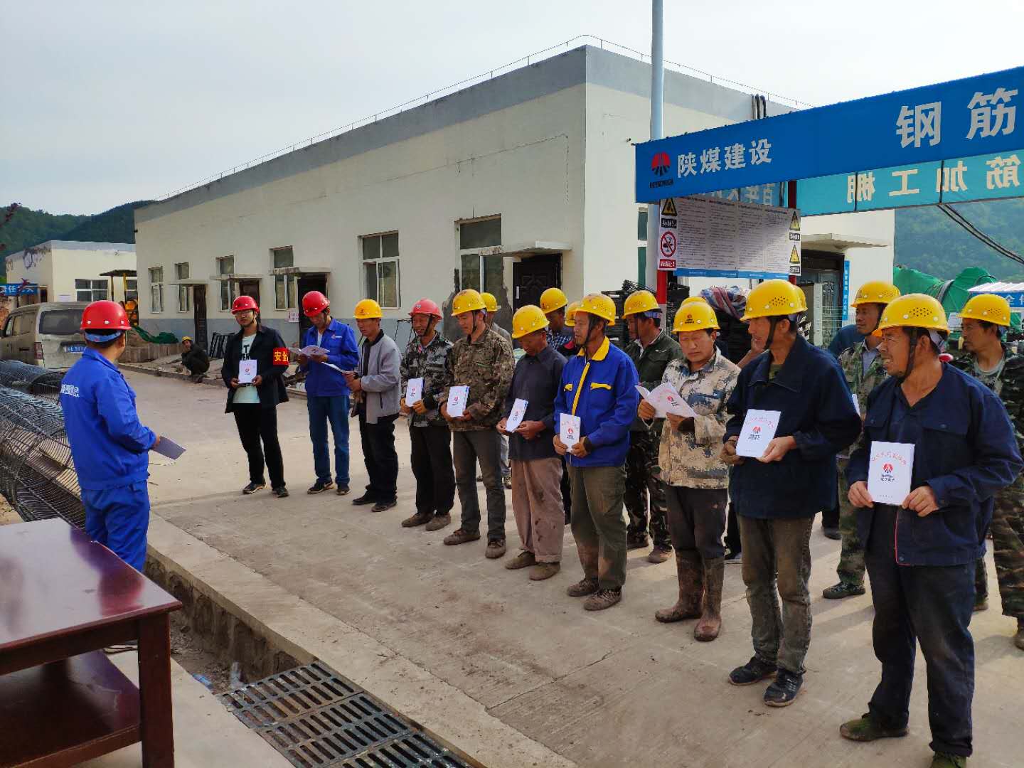 寶雞分公司黃陵項(xiàng)目部開(kāi)展安全咨詢?nèi)栈顒?dòng)