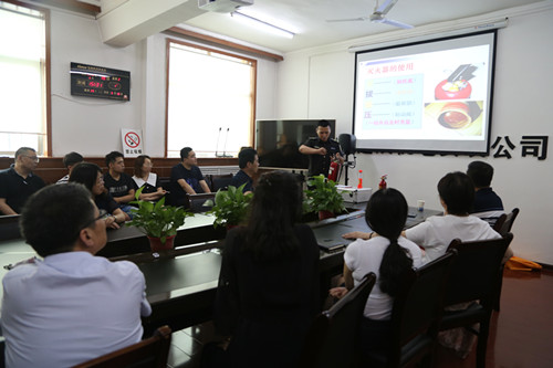 陜煤建設(shè)機(jī)電安裝公司開(kāi)展消防安全專(zhuān)項(xiàng)培訓(xùn)和應(yīng)急逃生演練