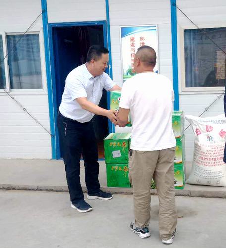 陜煤建設(shè)銅煤公司施工一線“送清涼”在行動(dòng)