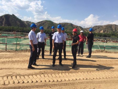 陜西天芪生物有限公司董事長李勇一行蒞臨子洲天芪項(xiàng)目部進(jìn)行安全生產(chǎn)調(diào)研工作