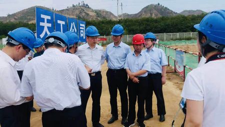 副省長方光華蒞臨陜煤建設(shè)天工公司子洲天芪項(xiàng)目指導(dǎo)工作