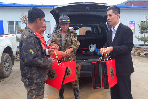 陜煤建設(shè)礦建三公司中秋節(jié)前慰問一線職工