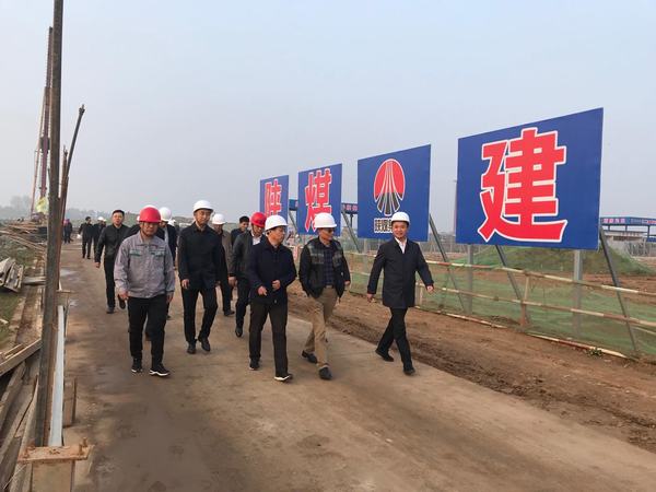 渭南市常務(wù)副市長楊武民、開沃新能源汽車集團副董事長丁星勝一行現(xiàn)場推進渭南南京金龍項目建設(shè)