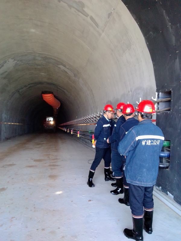 陜煤建設礦建二公司黨政齊抓深入開展“生產(chǎn)安全大排查”活動