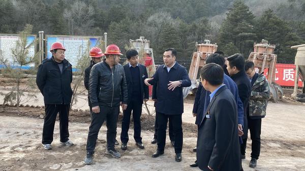 蒲白礦業(yè)公司黨委書(shū)記、董事長(zhǎng)沈顯華一行蒞臨陜煤建設(shè)礦建二公司建莊項(xiàng)目部檢查指導(dǎo)工作