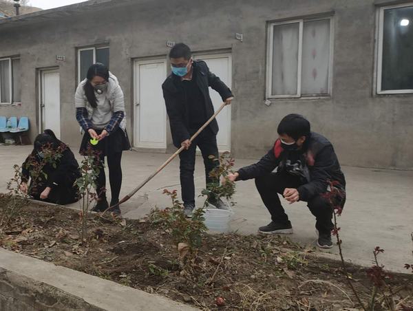 陜煤建設(shè)韓城分公司安裝四項(xiàng)目部開展義務(wù)勞動(dòng)貢獻(xiàn)青春力量