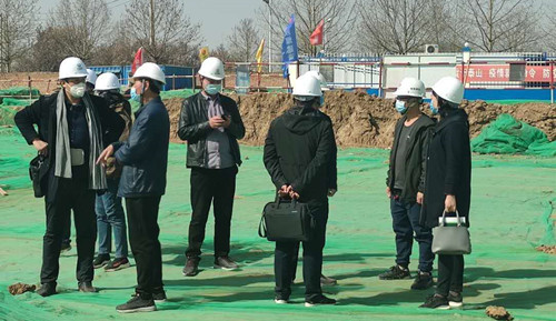 中央儲備糧西安直屬庫有限公司西安分公司處長陳紅蒞臨天工公司承建的中儲糧項(xiàng)目部檢查指導(dǎo)工作