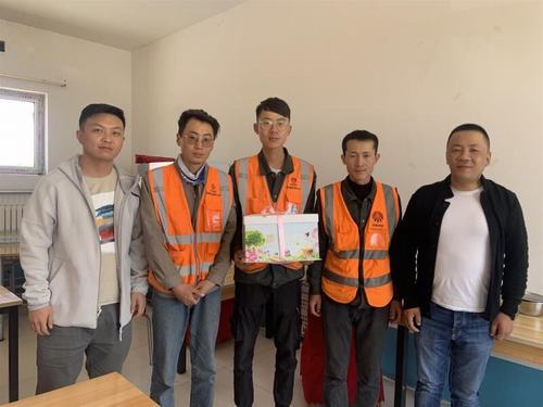 陜煤建設(shè)銅煤公司第十六項(xiàng)目部為職工舉辦“不負(fù)韶華時(shí)光，愛與責(zé)任同行”月度主題生日會(huì)