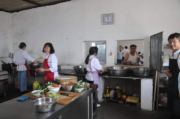 陜煤建設(shè)掘進(jìn)公司：吃住無(wú)小事 從“兩堂一舍”提升職工幸福指數(shù)