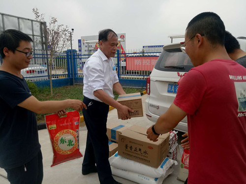 陜煤建設(shè)天工公司：中儲(chǔ)糧項(xiàng)目滑模忙，領(lǐng)導(dǎo)關(guān)懷送一線(xiàn)